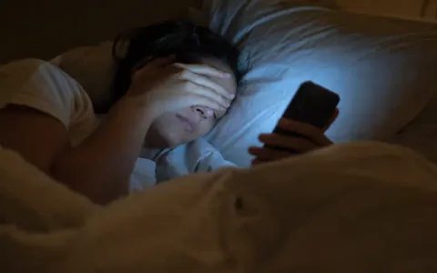 Sei le 23:40 e sei gia in ritardo (secondo te)